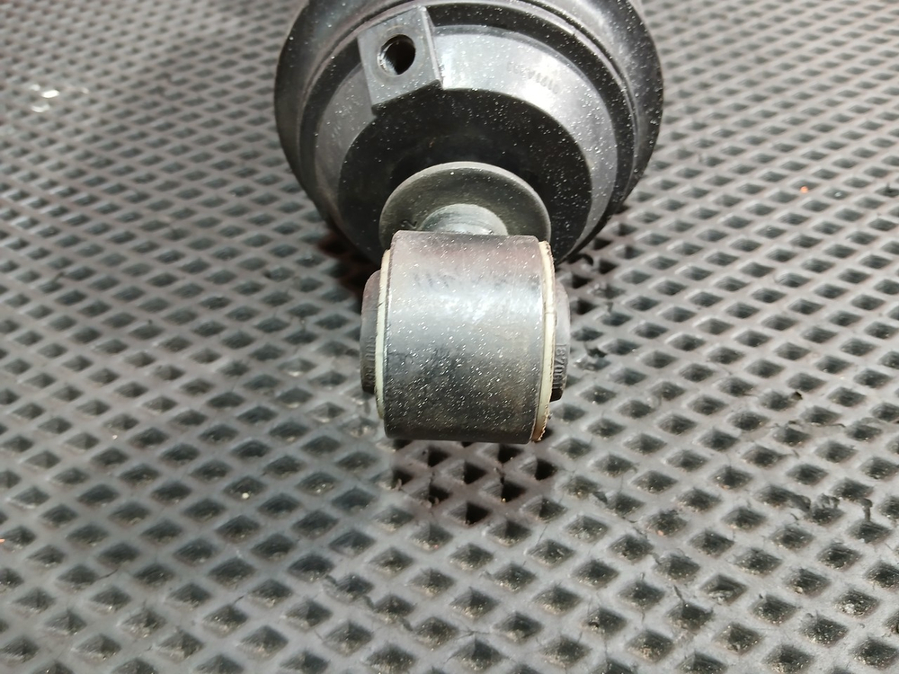 Амортизатор кабины передний