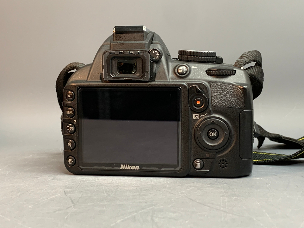 Nikon D3100 kit 18-55mm 150 кадров