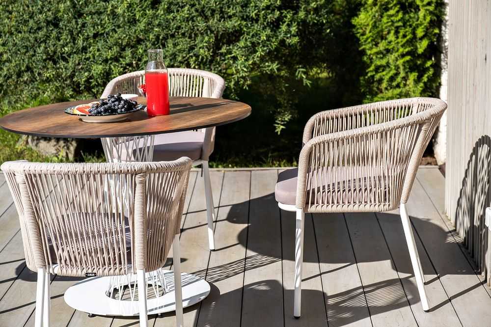 "Марсель" стул плетеный из роупа, каркас алюминий белый муар, роуп бежевый круглый, ткань бежевая 052