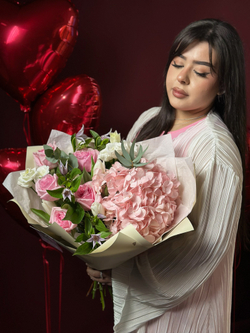 Сборный букет «Розовый рассвет»