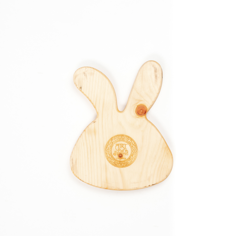 Деревянная менажница из кедра для подачи блюд и закусок с гравировкой "Слушай сердце"