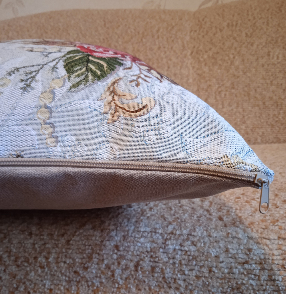 Декоративная гобеленовая наволочка для интерьерной подушки Кармен 68х47