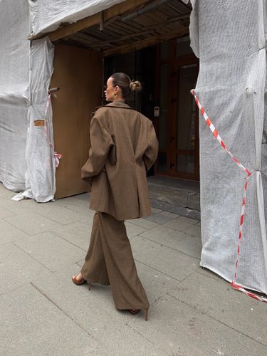 Коричневый брючный костюм-двойка