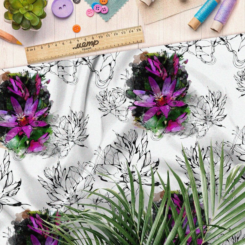 Ткань кулирная гладь фиалки с черными контурами