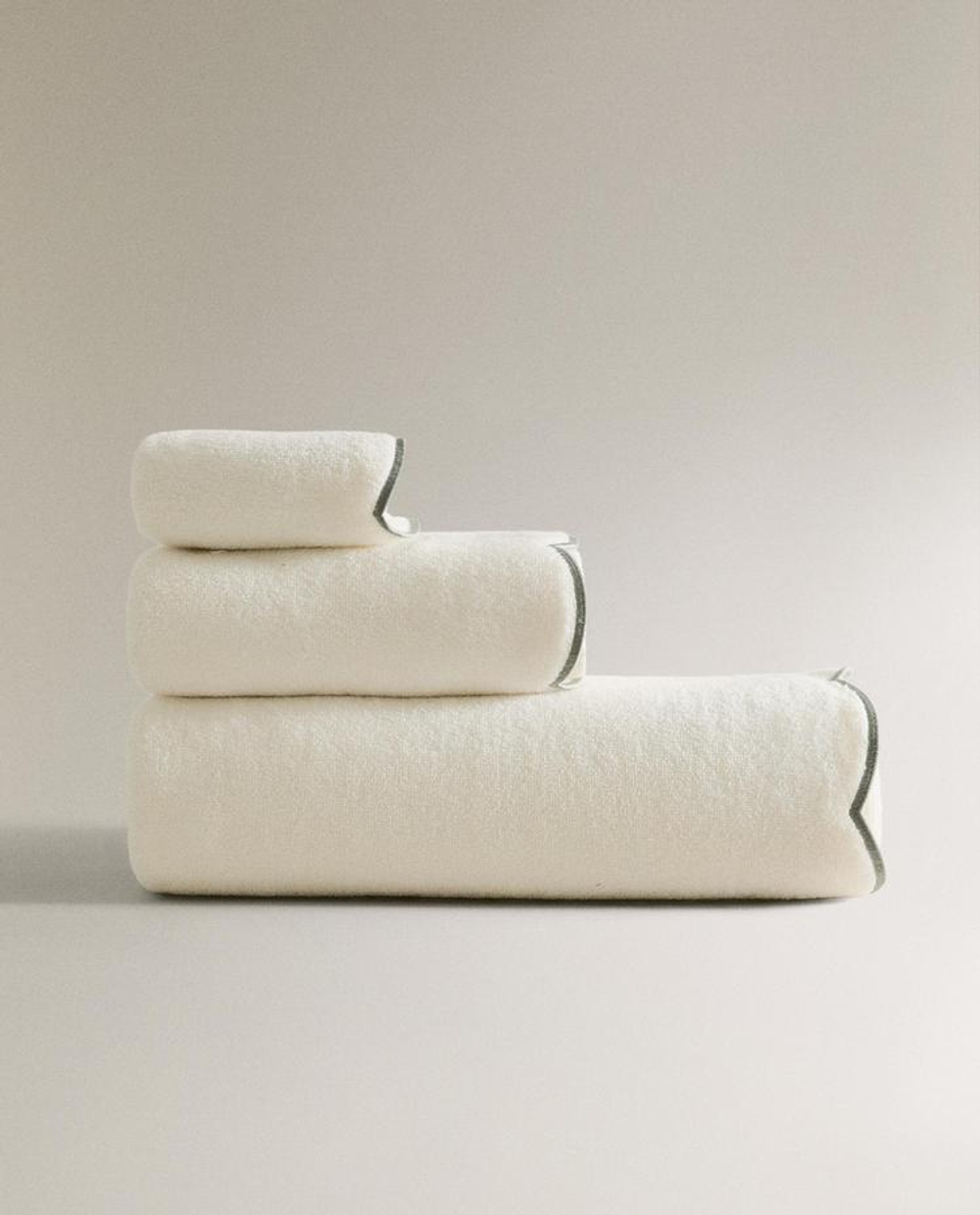 ZARA HOME БАННОЕ ПОЛОТЕНЦЕ С ВОЛНИСТЫМ КРАЕМ, ЗЕЛЕНЫЙ