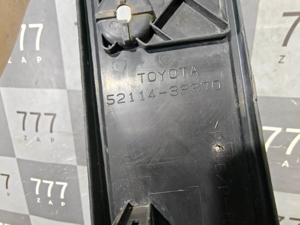 Накладка переднего бампера Площадка гос. номера Toyota Camry (XV50) 14-17 Б/У Оригинал 5211433370