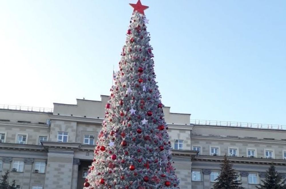 Уличная елка каркасная "Уральская изумрудная" (пвх бело-зелёная) 30 м