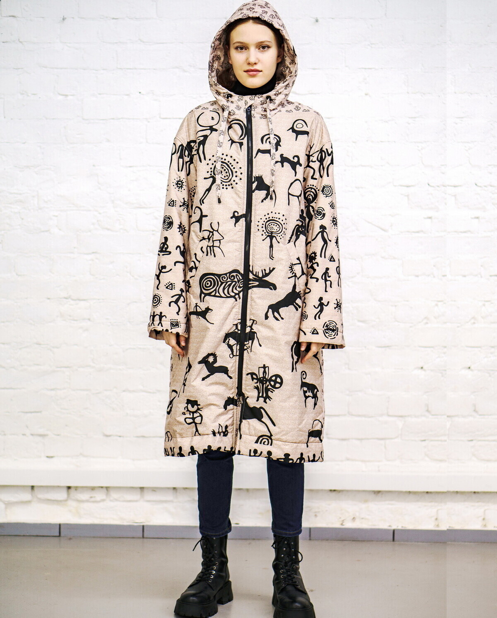 Пальто "Петроглиф", по мотивам наскальных рисунков древних людей