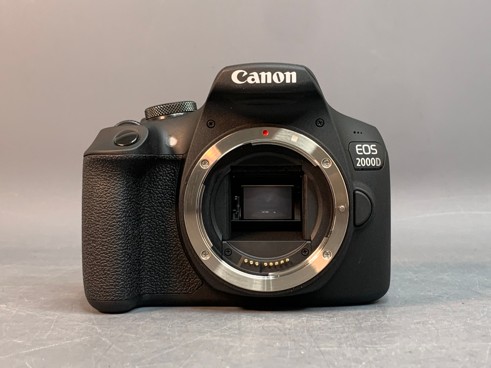 Canon 2000D Kit 18-55mm 3.5-5.6 III 150 кадров