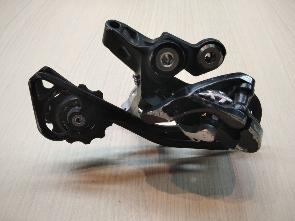 Задний переключатель Shimano XT RD-M781