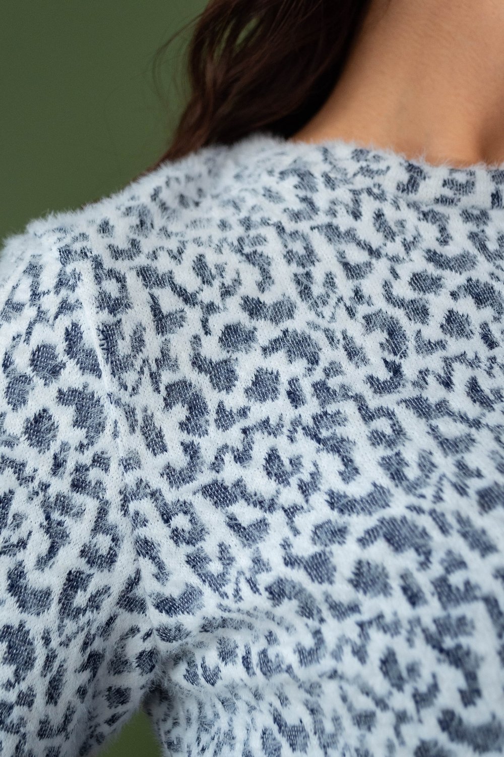 Теплое платье с синим поясом из вискозы