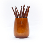 Набор деревянных крючков для вязания из 7 штук (4- 10 мм.) с клубочницей (органайзером). KN2