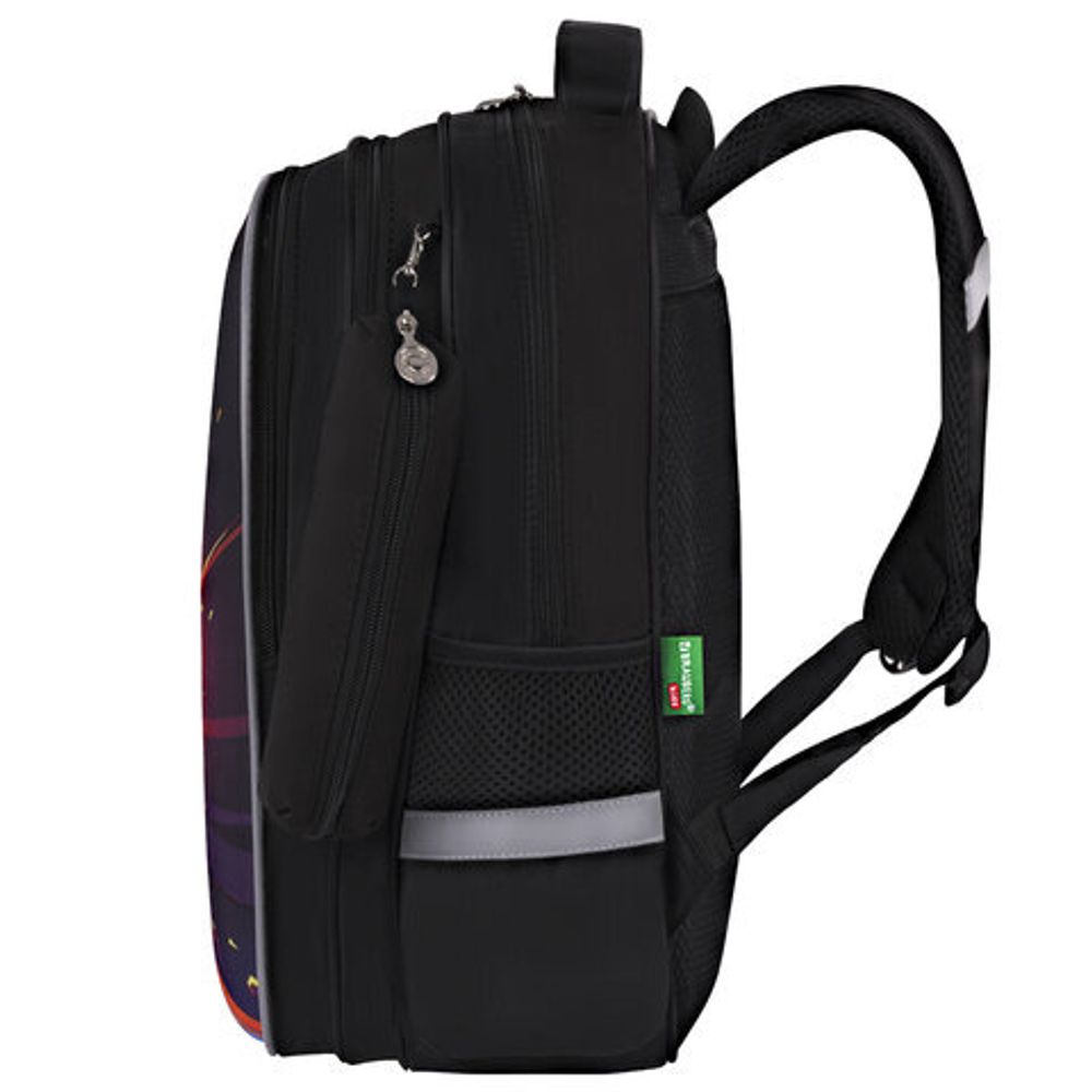 Рюкзак BRAUBERG KIDS MIND с пеналом в комплекте, 2 отделения, "Football", 40х28х18 см, 273178