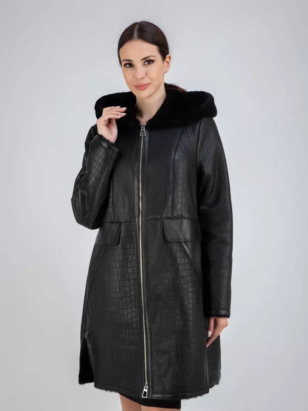 Дубленка зимняя натуральная с капюшоном