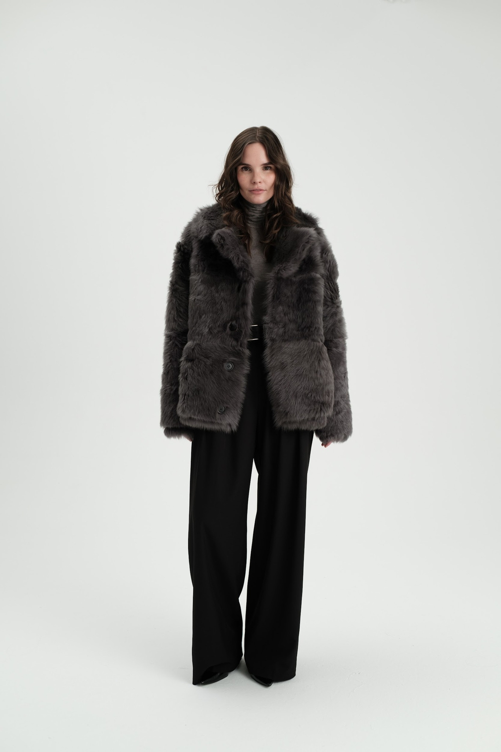 Двусторонняя чёрно-серая шуба-дублёнка