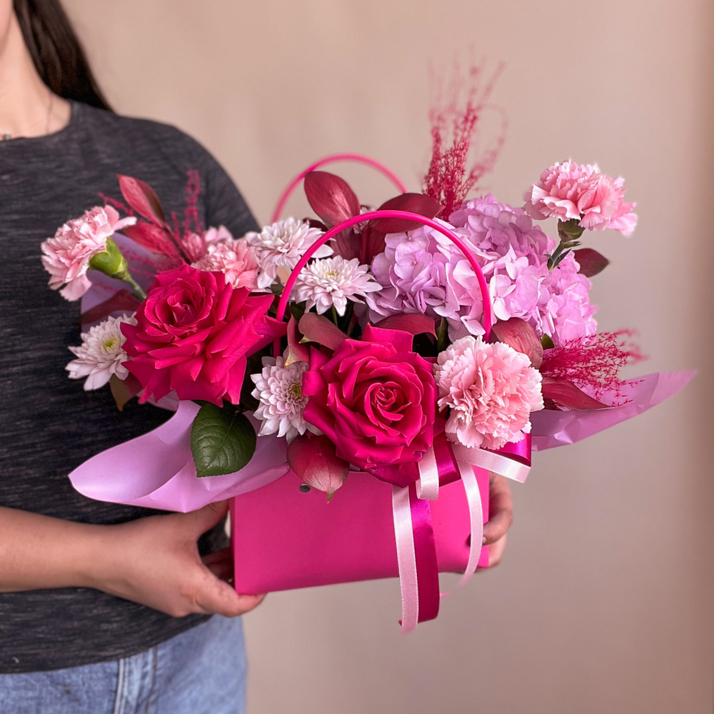 Розово-малиновая коробка - сумка с французской розой, гортензией, хризантемой