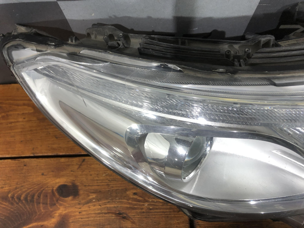 Фара правая Peugeot 2008 13-16 Б/У Оригинал 9677810280