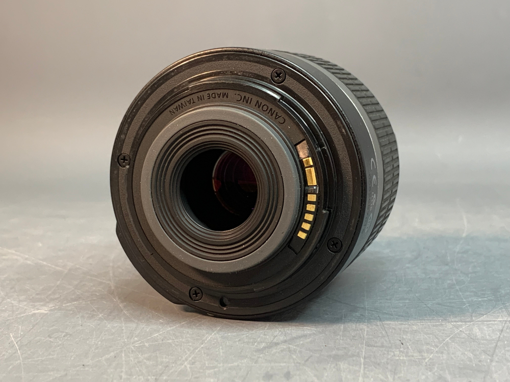 Canon 450D kit 18-55mm 3.5-5.6 IS 19.800 кадров с дефектом