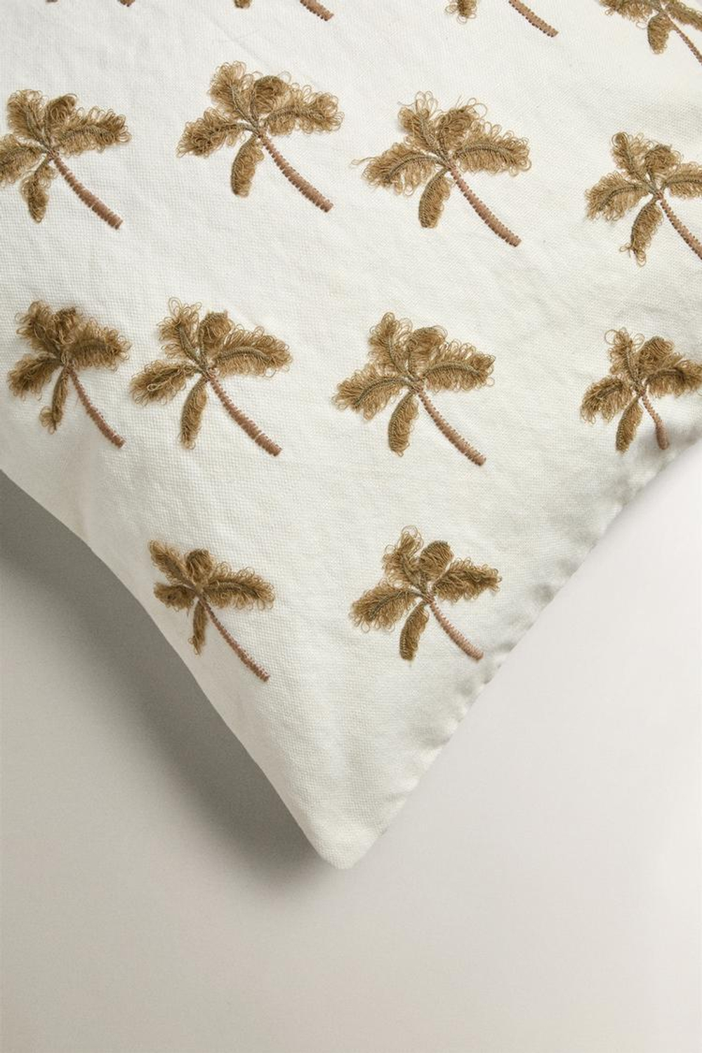 ZARA HOME ЧЕХОЛ ДЛЯ ДЕКОРАТИВНОЙ ПОДУШКИ С ВЫШИВКОЙ «ПАЛЬМЫ», КРЕМОВЫЙ