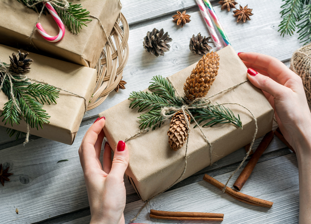 Декор новогодний «Веточка ели», пластик 1 шт.