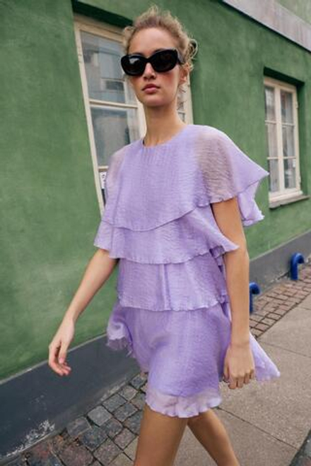 ZARA МИНИ-ПЛАТЬЕ С ВОЛАНАМИ, СВЕТЛО-СИРЕНЕВЫЙ