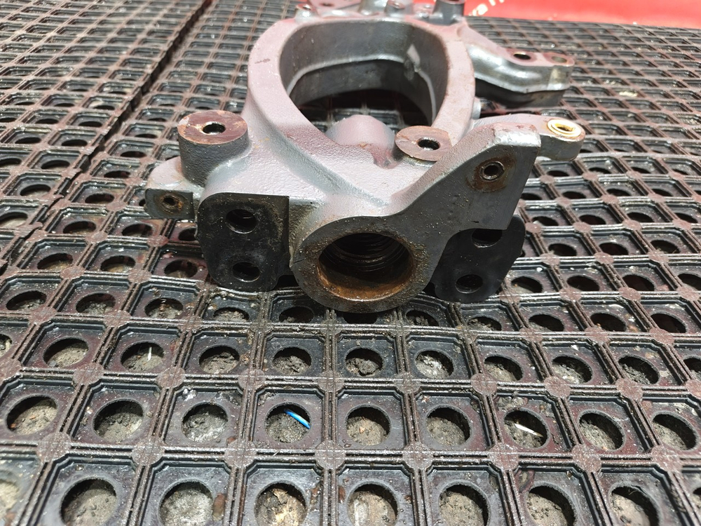 Кронштейн буксировочный правый 2020г.