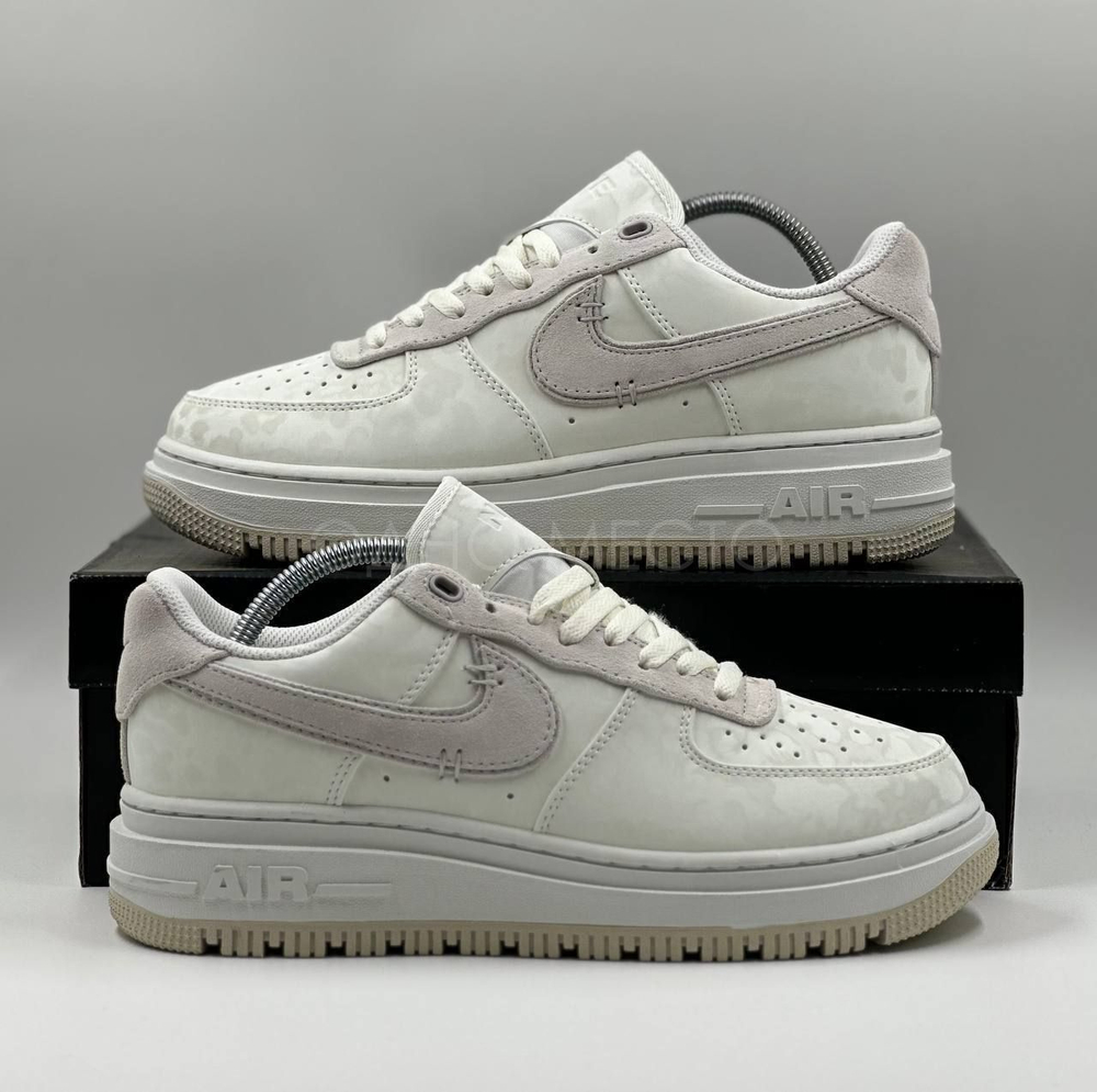 Nike Air Force 1 Lux