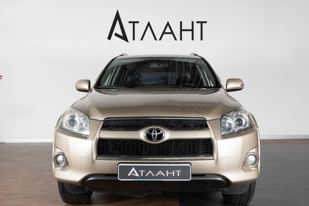 Toyota RAV4, 2011 год