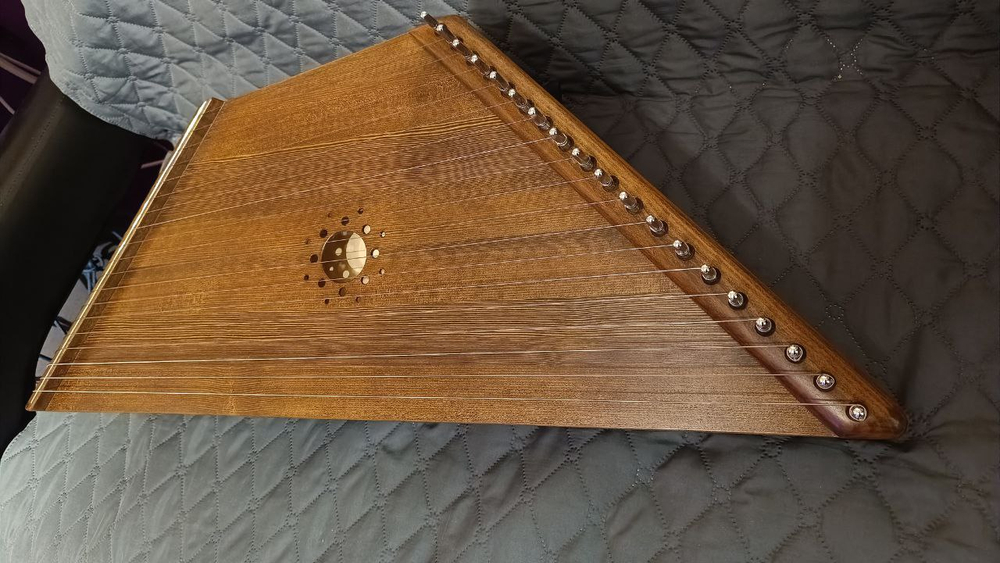 Гусли трапеция с расширенным диапазоном 19 струн