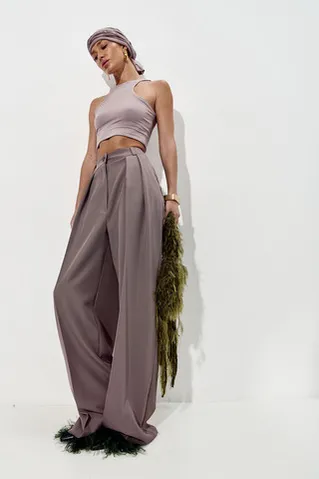 Брюки палаццо свободные с защипами цвета тауп