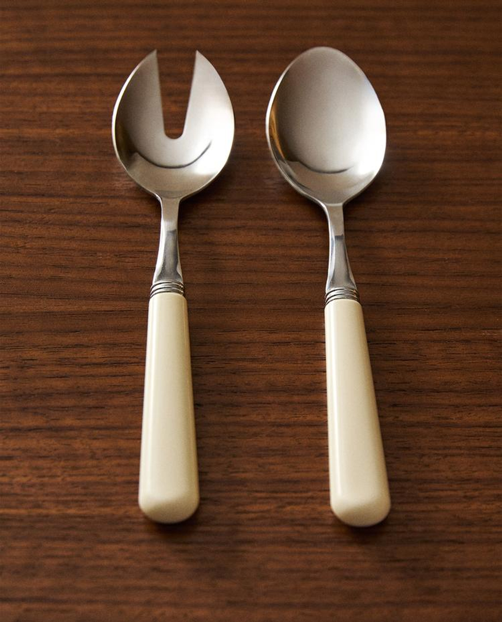 ZARA HOME НАБОР ПРИБОРОВ ДЛЯ САЛАТА С ЦВЕТНОЙ РУЧКОЙ (2 ШТ.), КРЕМОВЫЙ