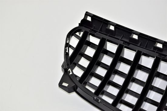 Решетка радиатора V.1  глянцево - черный для Mercedes CLA class W117 2013-2019