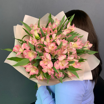 Букет 15 розовых альстромерий