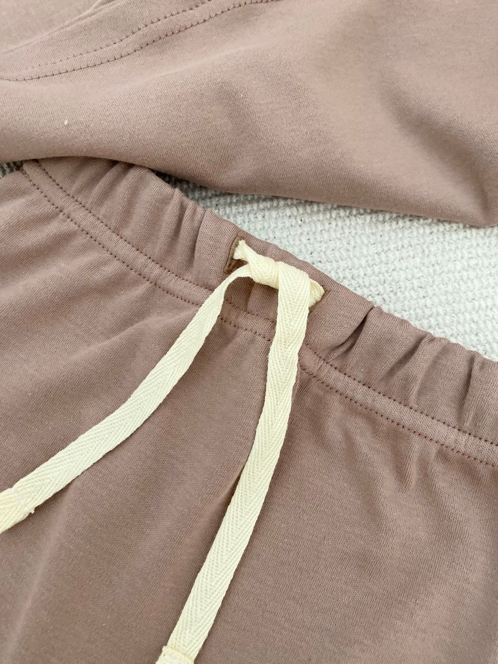 Комплект  (штанишки + кофточка)