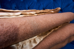 Одеяло тканое из 100% верблюжьей шерсти ERDENET 150x200 см. - камел