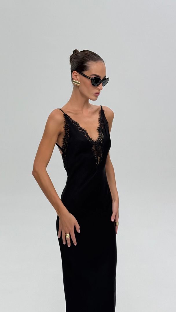 Платье коктейльное с кружевом