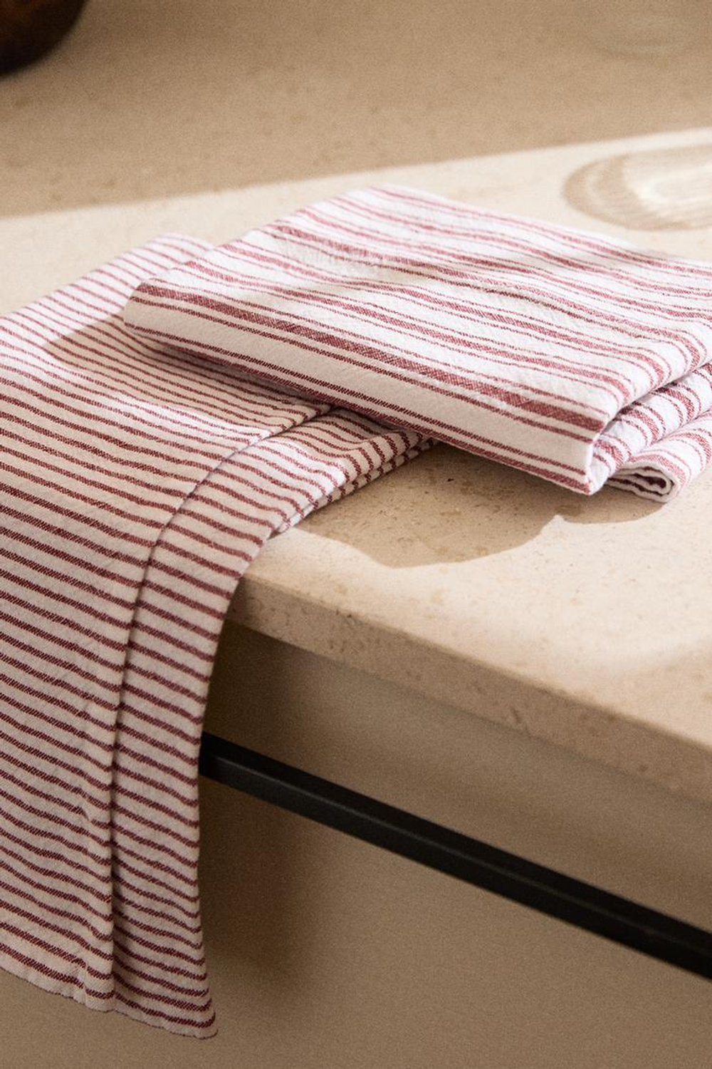 ZARA HOME ПОЛОСАТОЕ ПОЛОТЕНЦЕ 2ШТ, ЦВЕТ ВИНА