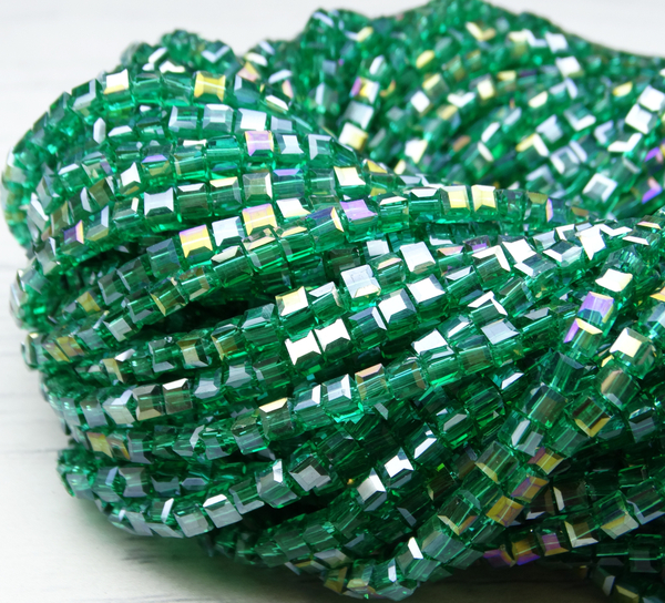 БВ024ДС3 Хрустальные бусины квадратные, цвет: изумрудный AB прозрачный, 3 мм, кол-во: 63-65 шт.