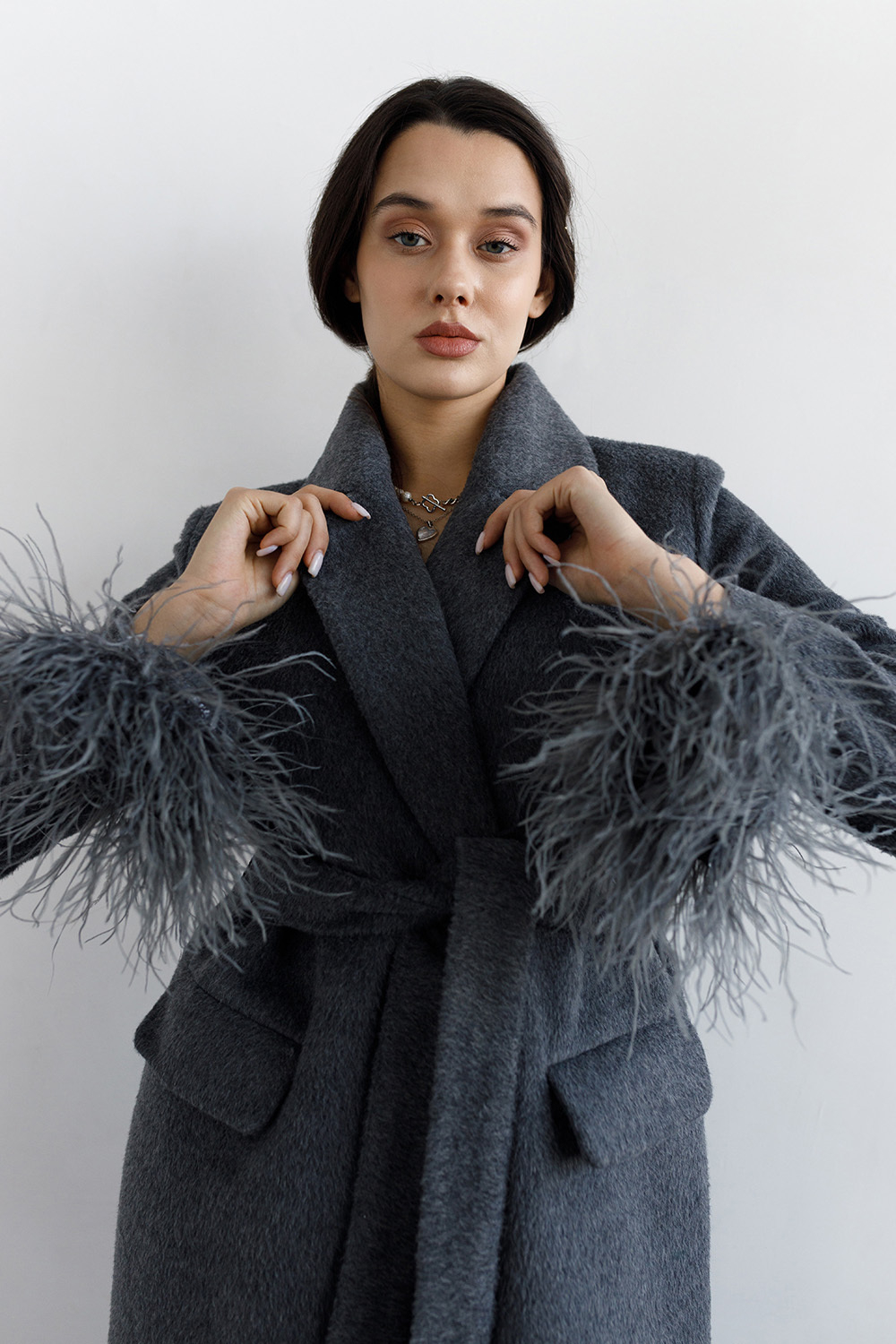 Пальто  прямого кроя из шерсти со съёмными декоративными манжетами