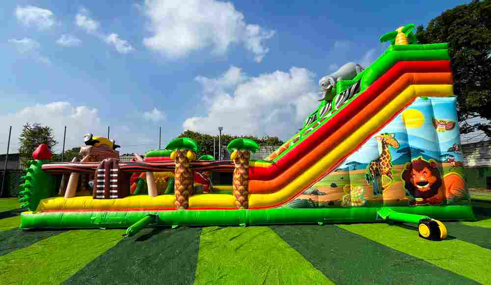 Коммерческий надувной батут «Мир Сафари 2», 14*7*7,5 м.