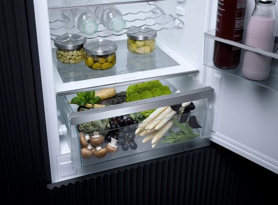 Встраиваемый холодильник Miele KFN 7733 E новый, без коробки