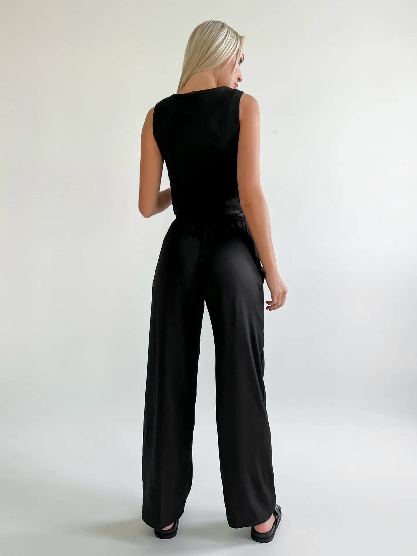 Костюм Miss Diva 11404 однотонный из жилетки и брюк-палаццо