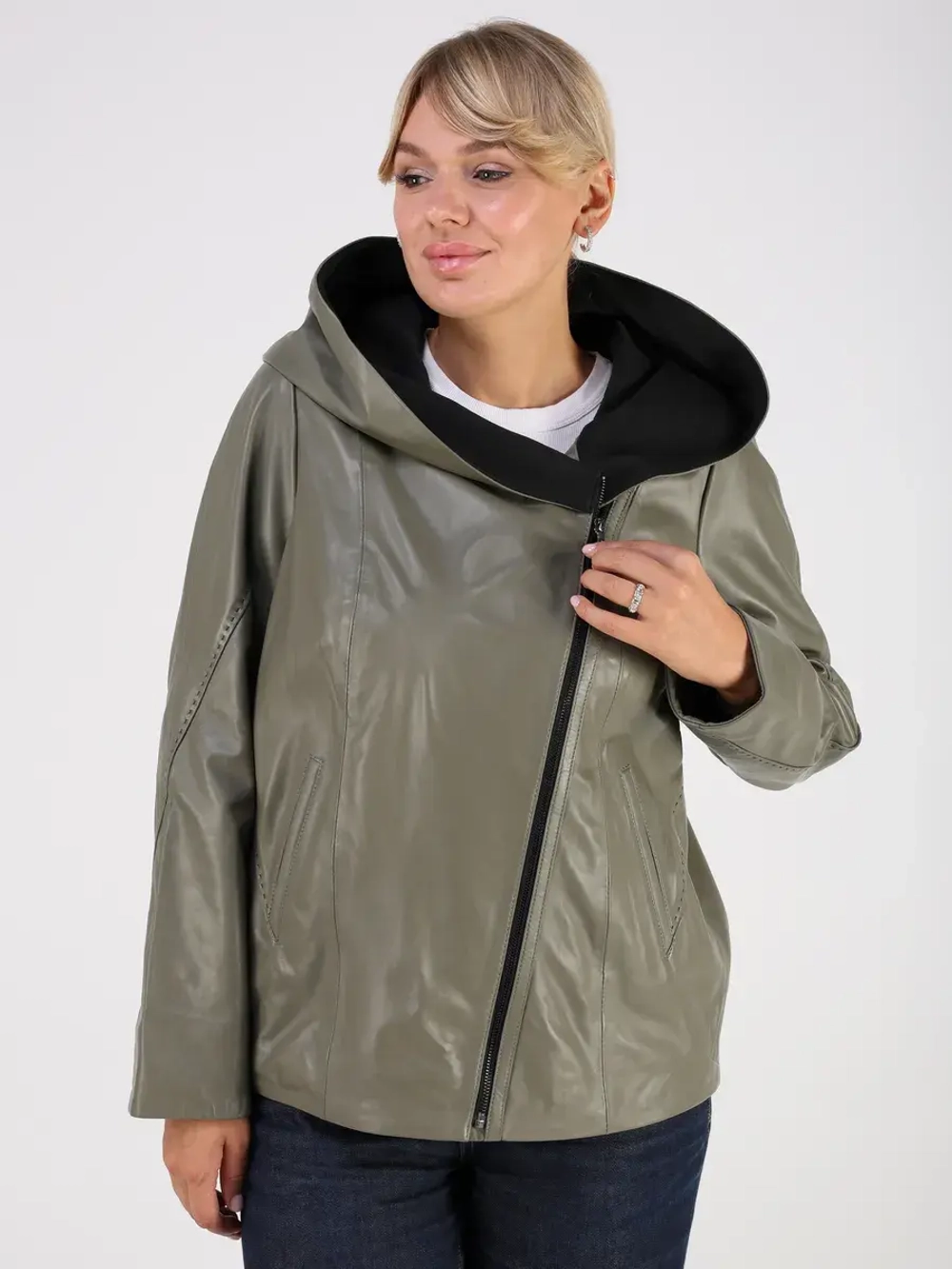 Кожаная куртка демисезонная с капюшоном