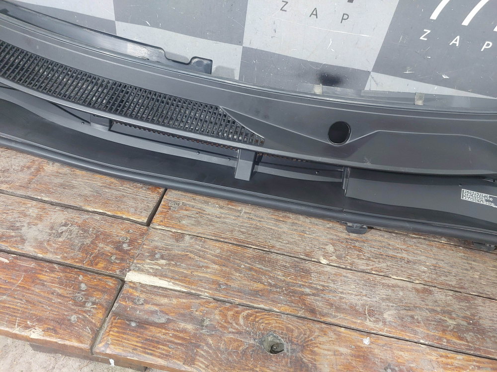 Решетка стеклоочистителей Toyota RAV4 IV (XA40) 12-19 Б/У Оригинал 5570842180