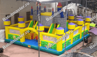 Большой надувной батут "Средневековье" 20*20*5 м
