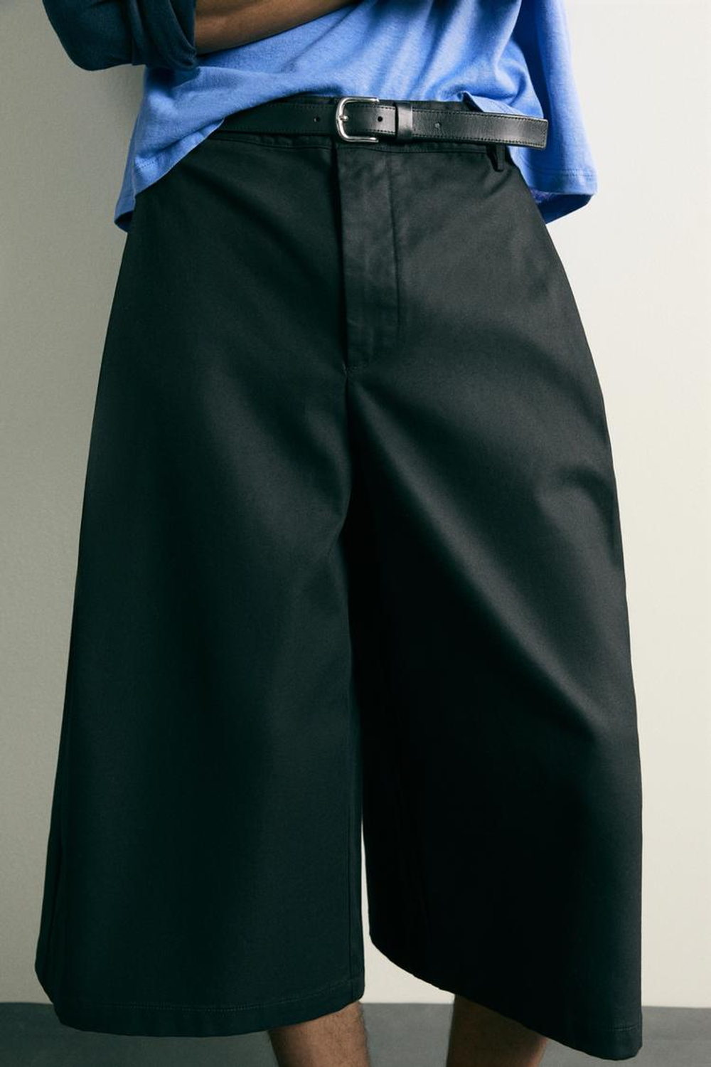 ZARA БРЮКИ-КЮЛОТЫ RELAXED FIT СО СКЛАДКАМИ, ЧЕРНЫЙ