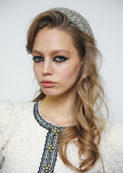 Ободок объемный из золотого твида