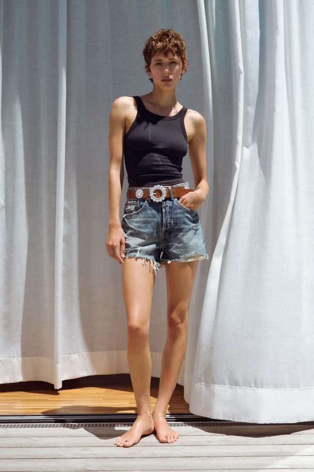 ZARA КРОП-ТОП ИЗ РЕЛЬЕФНОЙ ТКАНИ С ГОРЛОВИНОЙ ХАЛТЕР, МОРСКОЙ СИНИЙ