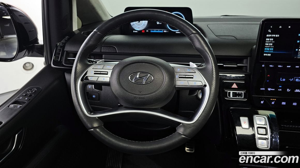 Hyundai Staria 4WD 라운지 9-и местный (12.2022)