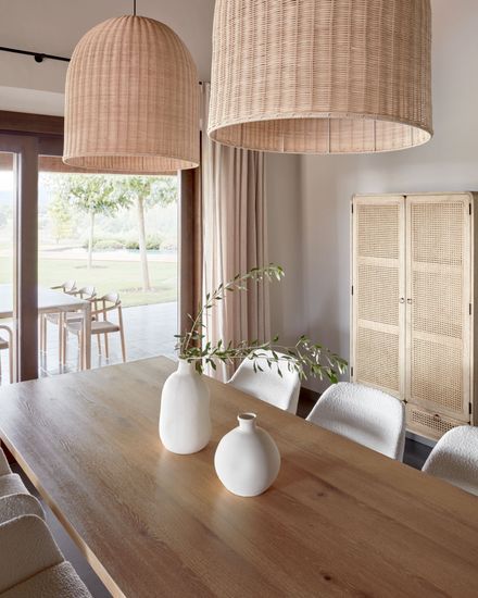 Стол Deyarina с дубовым шпоном и ножками из массива дуба 160 х 90 см